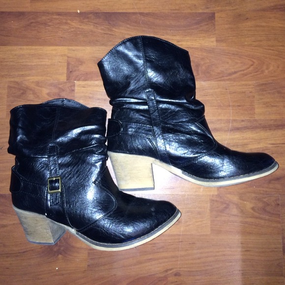 Black cowboy boots size 10