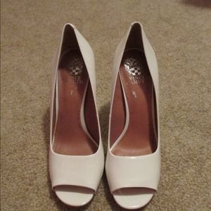 VINCE CAMUTO white heels