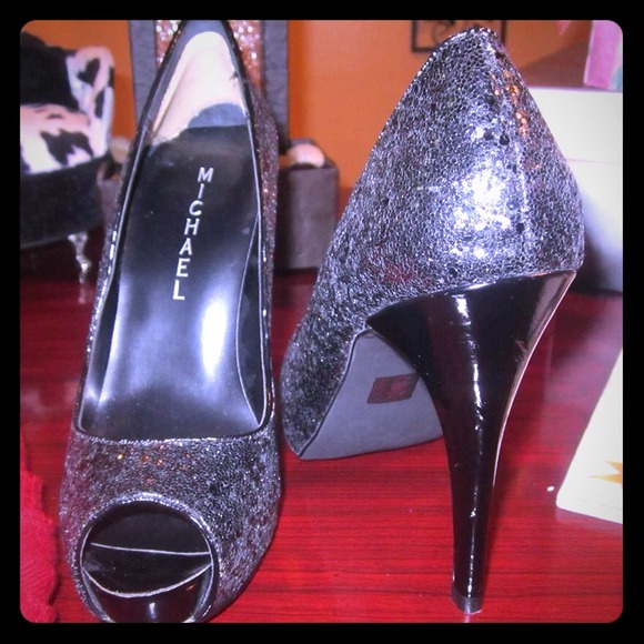 Shiny black high heels shoes