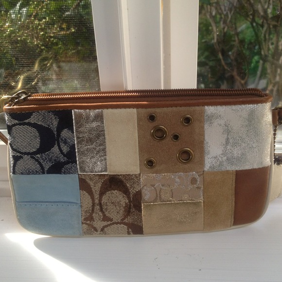 Coach wristlet. Used 2x - Picture 2 of 3