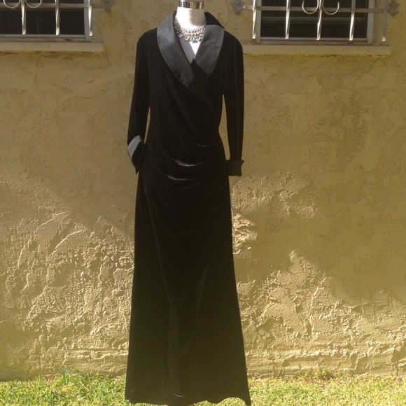 SOLD 🎉🎉REDUCED🎉🎉 Black Velvet Dress