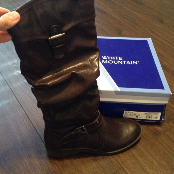 ***SOLD***NWT* White Mountain Brown Boots - Picture 1 of 4