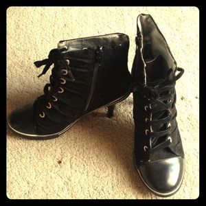 Sneaker Heels Converse style