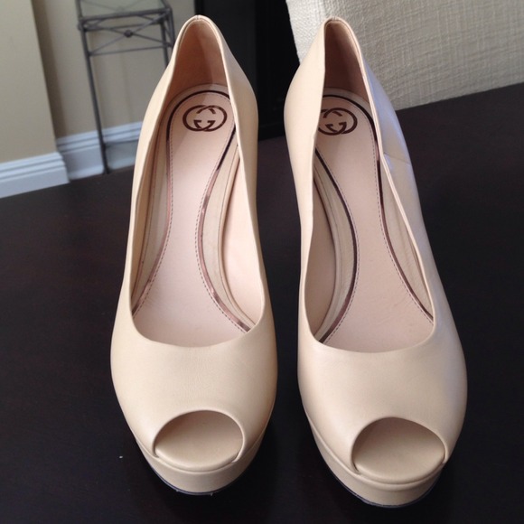 REDUCED--Gucci Sand Leather Peep Toe Platform Pump - Picture 2 of 3
