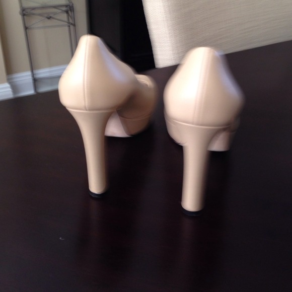 REDUCED--Gucci Sand Leather Peep Toe Platform Pump - Picture 3 of 3