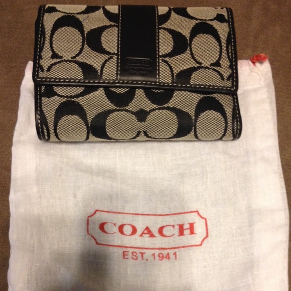 **SOLD** Coach wallet - Picture 2 of 3
