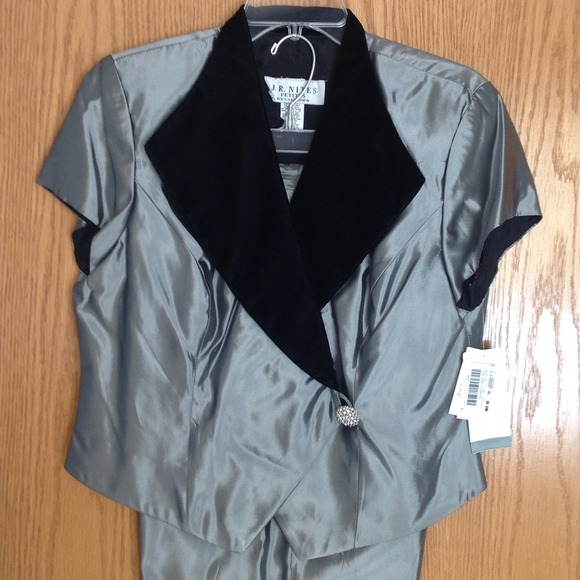 Brand new, size  12 petite pant set. - Picture 1 of 3