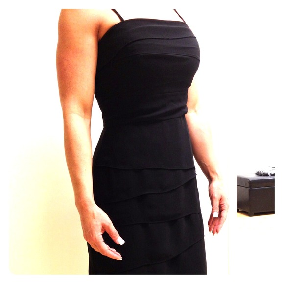 Flirty LBD with asymmetrical ruffle detail, Sz 2
