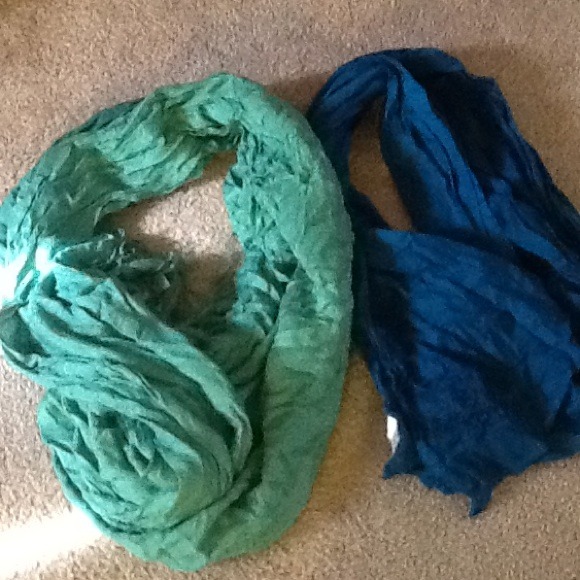 Gap green and real scarfs ( bundle deal )