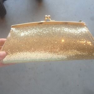 Cache gold clutch