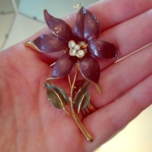 🚩🚩💥👸👸Flower pin