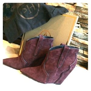👇REDUCED👇Burgundy suede wedge booties