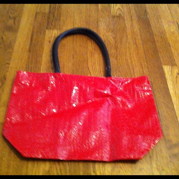 NEW HOT PINK CROCODILE HANDBAG TOTE BLACK HANDLE