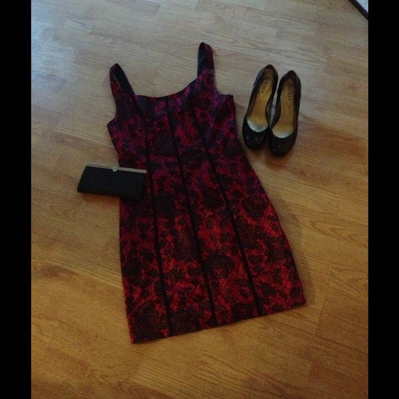 Red lace pattern Guess dress