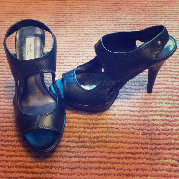 Vera Wang Shoes - ❤ VERA WANG OPEN TOE STILETTOS 7.5❤