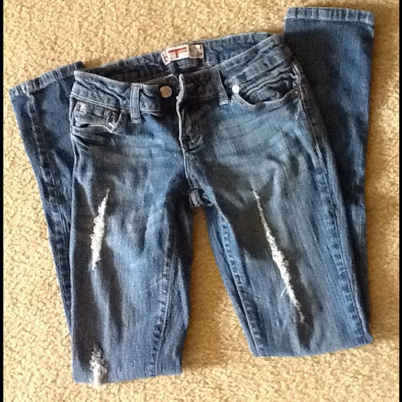 Distress skinny jeans