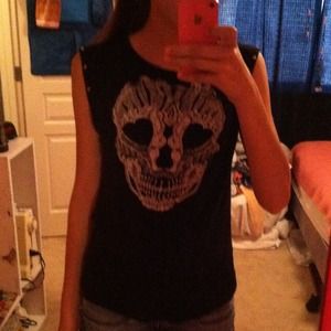 Skull top with gold studs
