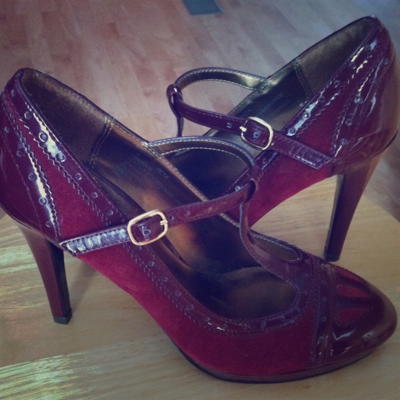 Dark red heel NWOT
