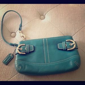 COACH wristlet (100% authentic)