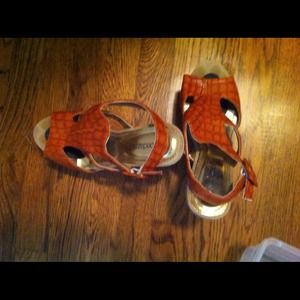 Shoe Dazzle size 8 Orange 4" Platform Wedge CUTE