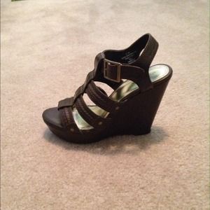 PRICE LOWERED!! NWOT Brown wedges