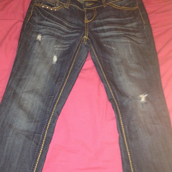 Stylish Ripped Denim Jeans - Picture 1 of 2