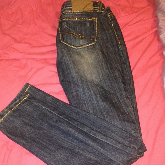 Stylish Ripped Denim Jeans - Picture 2 of 2