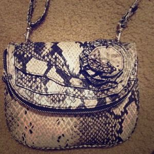 ⛔️sold⛔️Faux snake skin clutch