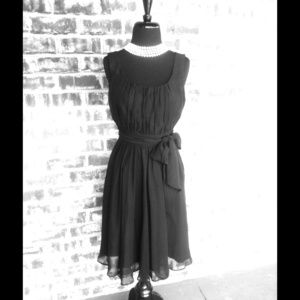 Beautiful little black dress!