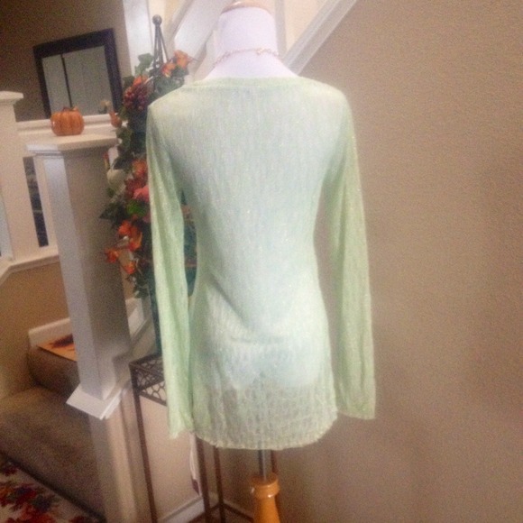 Gorgeous Mint Colored Top - Picture 3 of 3