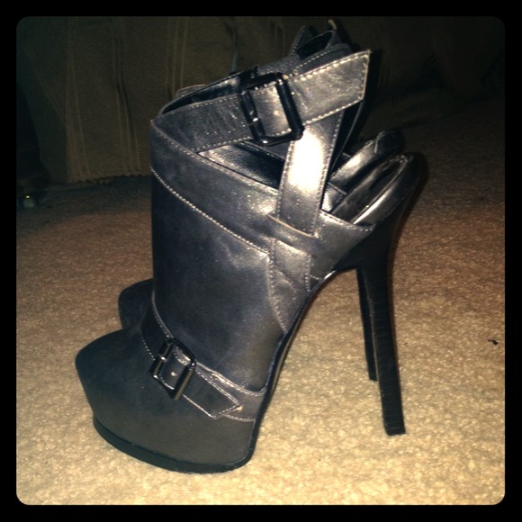 bebe Shoes - Bebe booties 😍