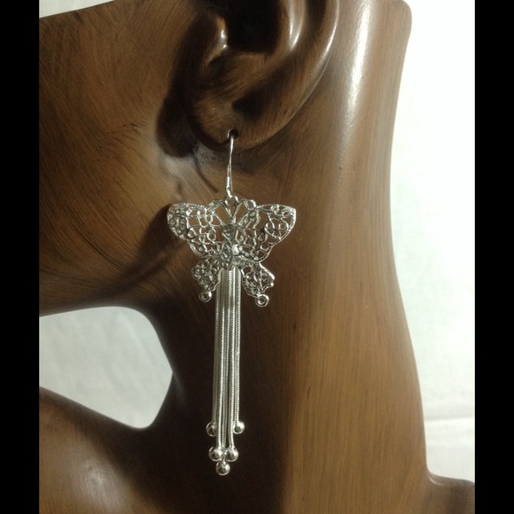 🎉Host Pick🎉Silvertone Butterfly Dangle Earrings - Picture 3 of 4