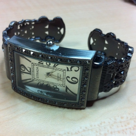 435. Brushed stainless steel cuff watches - Picture 3 of 4