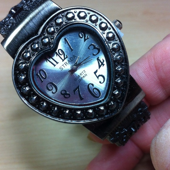435. Brushed stainless steel cuff watches - Picture 4 of 4