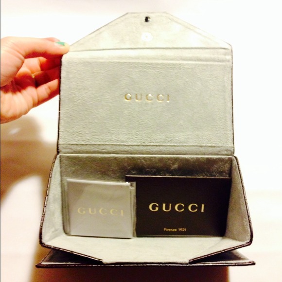 ❌SOLD❌on a diff site💯Authentic Gucci Convertible - Picture 3 of 4