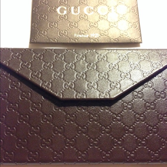 ❌SOLD❌on a diff site💯Authentic Gucci Convertible - Picture 4 of 4