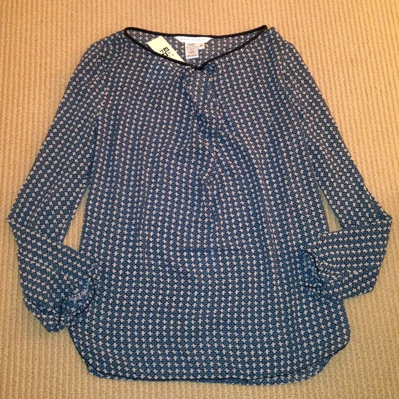 ⚡GIFTED⚡Max Studio Top - Picture 2 of 3