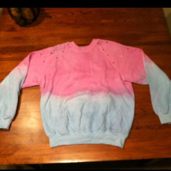 ❌❌SOLD❌❌Pink to Blue Studded Sweatshirt
