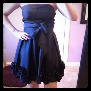 Super flirty party dress. Great for NYE!