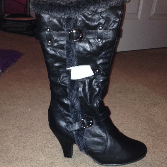 Fur Trim Boots With Hill. - Picture 1 of 1