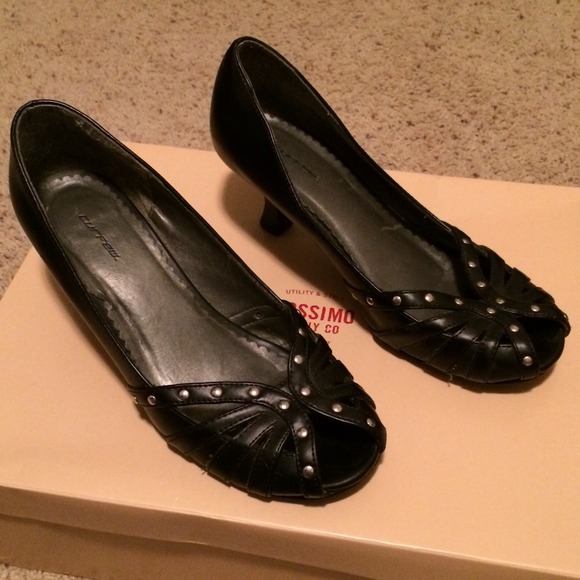 Studded peep toes Size 7.5 - Picture 4 of 4