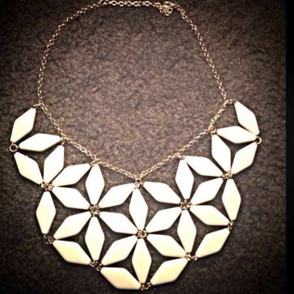 Pure white Necklace
