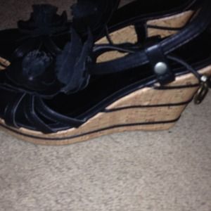 Black Flower Wedges