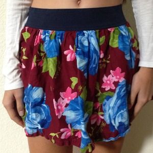 Floral maroon Hollister skirt! Medium.