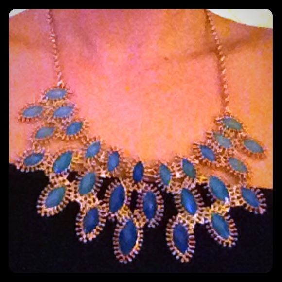 🎉Sold🎉 NWT style and co bib necklace