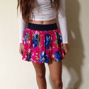 Pink floral Hollister skirt! Medium.