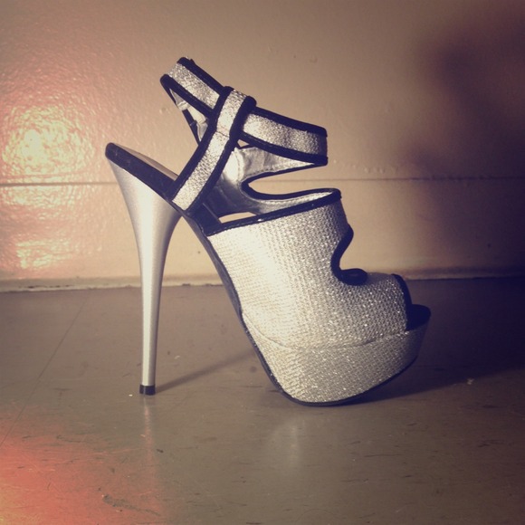 Shoes - NIGHT OUT GLITTER HEELS 🌟✨REDUCED🌟✨