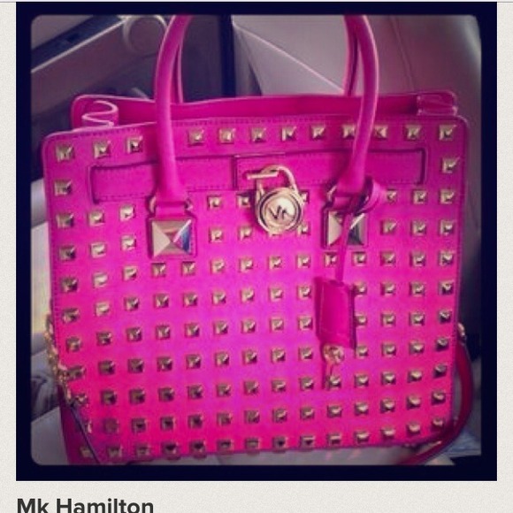 Michael Kors Handbags - 👀 looking for these MK Hampliton authentic bags
