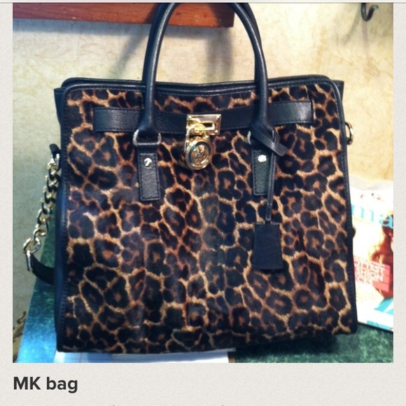 👀 looking for these MK Hampliton authentic bags - Picture 2 of 3