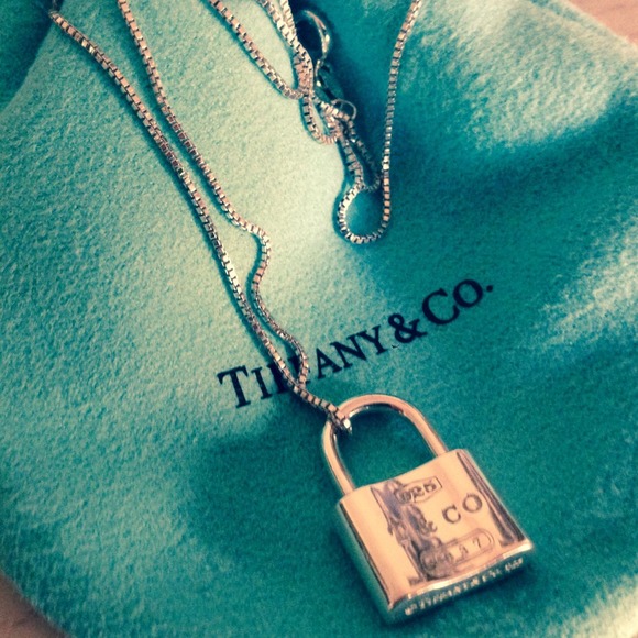 SOLD ON TRADESY Authentic Tiffany lock w/16in chai